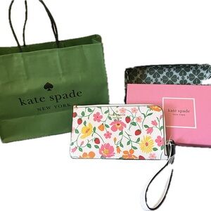 Kate Spade Strawberry Garden Pink Multi Medium L-zip LucyWristlet NWT